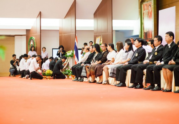 ภาพกิจกรรม คณะวิทยาศาสตร์และเทคโนโลยี เข้าร่วมพิธีไหว้ครู “น้อมจิตวันทาบูชาครู” ประจำปีการศึกษา 2560