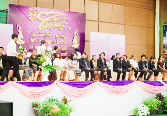 ภาพกิจกรรม คณะวิทยาศาสตร์และเทคโนโลยี เข้าร่วมพิธีไหว้ครู “น้อมจิตวันทาบูชาครู” ประจำปีการศึกษา 2560