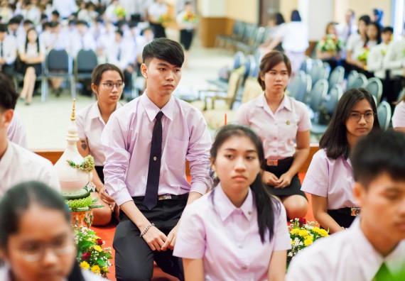 ภาพกิจกรรม คณะวิทยาศาสตร์และเทคโนโลยี เข้าร่วมพิธีไหว้ครู “น้อมจิตวันทาบูชาครู” ประจำปีการศึกษา 2560