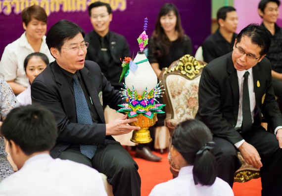 ภาพกิจกรรม คณะวิทยาศาสตร์และเทคโนโลยี เข้าร่วมพิธีไหว้ครู “น้อมจิตวันทาบูชาครู” ประจำปีการศึกษา 2560