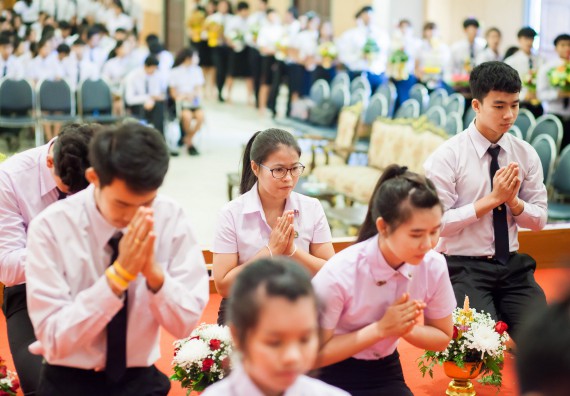 ภาพกิจกรรม คณะวิทยาศาสตร์และเทคโนโลยี เข้าร่วมพิธีไหว้ครู “น้อมจิตวันทาบูชาครู” ประจำปีการศึกษา 2560