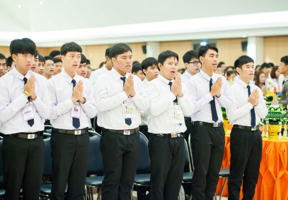 ภาพกิจกรรม คณะวิทยาศาสตร์และเทคโนโลยี เข้าร่วมพิธีไหว้ครู “น้อมจิตวันทาบูชาครู” ประจำปีการศึกษา 2560