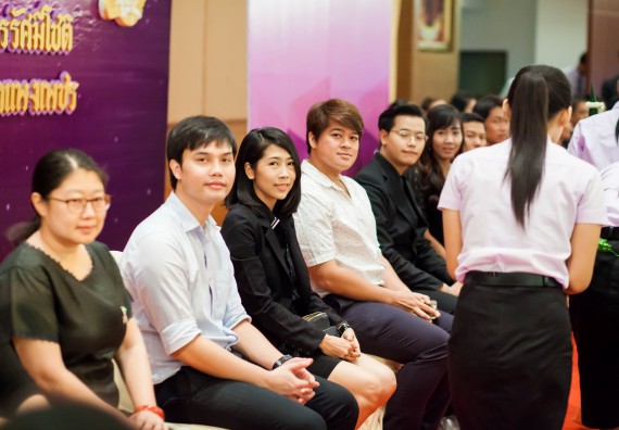 ภาพกิจกรรม คณะวิทยาศาสตร์และเทคโนโลยี เข้าร่วมพิธีไหว้ครู “น้อมจิตวันทาบูชาครู” ประจำปีการศึกษา 2560