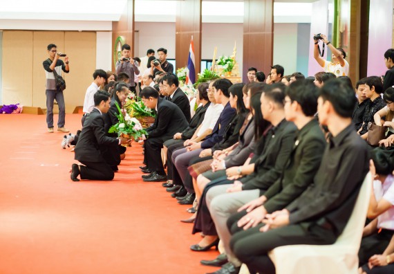 ภาพกิจกรรม คณะวิทยาศาสตร์และเทคโนโลยี เข้าร่วมพิธีไหว้ครู “น้อมจิตวันทาบูชาครู” ประจำปีการศึกษา 2560