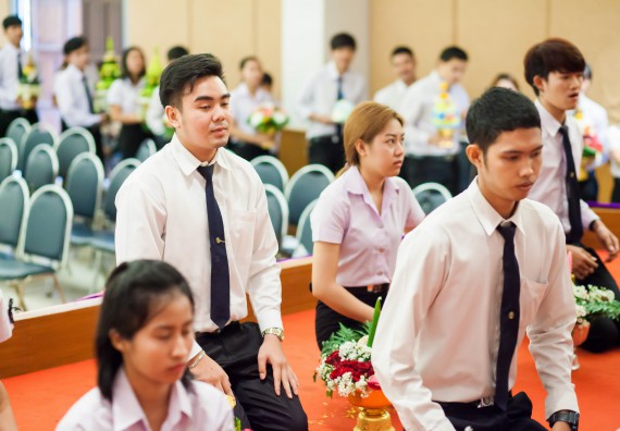 ภาพกิจกรรม คณะวิทยาศาสตร์และเทคโนโลยี เข้าร่วมพิธีไหว้ครู “น้อมจิตวันทาบูชาครู” ประจำปีการศึกษา 2560