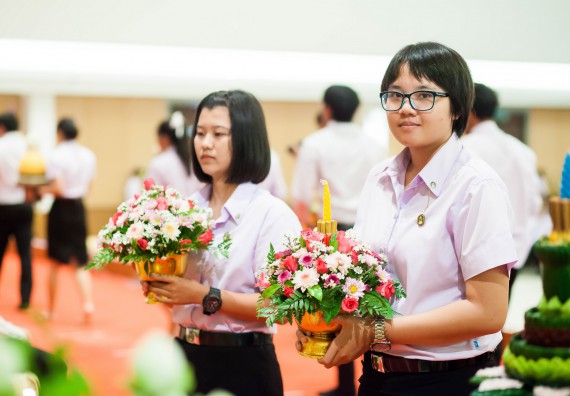 ภาพกิจกรรม คณะวิทยาศาสตร์และเทคโนโลยี เข้าร่วมพิธีไหว้ครู “น้อมจิตวันทาบูชาครู” ประจำปีการศึกษา 2560