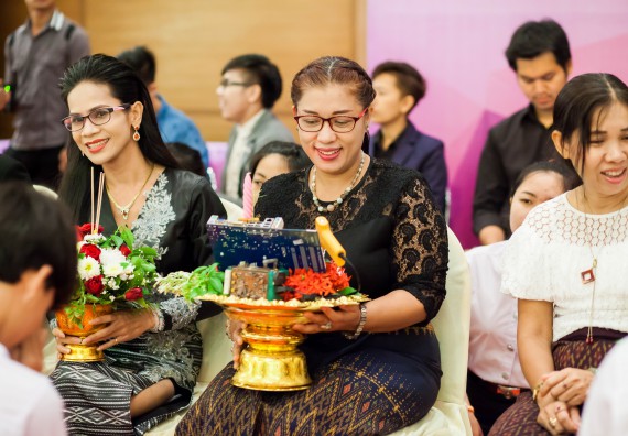 ภาพกิจกรรม คณะวิทยาศาสตร์และเทคโนโลยี เข้าร่วมพิธีไหว้ครู “น้อมจิตวันทาบูชาครู” ประจำปีการศึกษา 2560