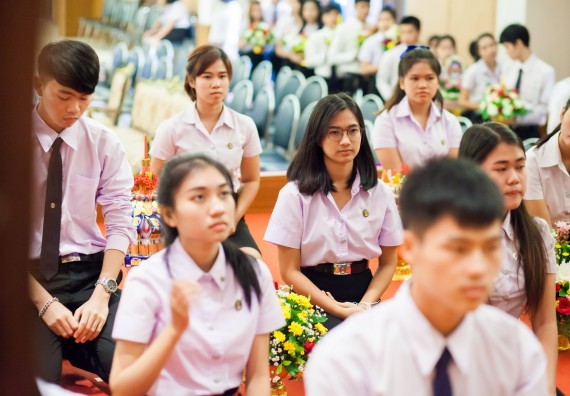 ภาพกิจกรรม คณะวิทยาศาสตร์และเทคโนโลยี เข้าร่วมพิธีไหว้ครู “น้อมจิตวันทาบูชาครู” ประจำปีการศึกษา 2560