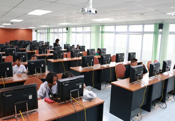 ภาพกิจกรรม ทักษะการสร้างหนังสืออิเล็กทรอนิกส์ E-Book ระดับชั้นประถมศึกษาตอนปลาย