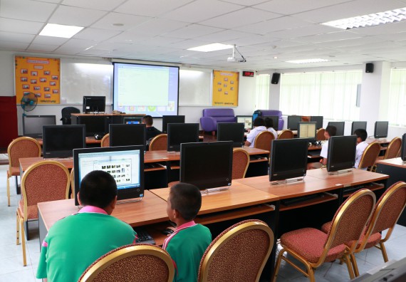 ภาพกิจกรรม ทักษะการสร้างหนังสืออิเล็กทรอนิกส์ E-Book ระดับชั้นประถมศึกษาตอนปลาย