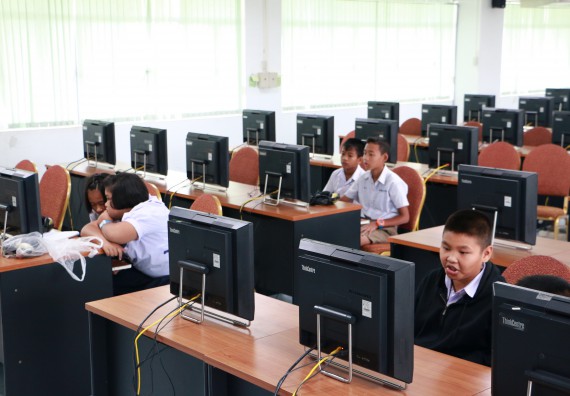 ภาพกิจกรรม ทักษะการสร้างหนังสืออิเล็กทรอนิกส์ E-Book ระดับชั้นประถมศึกษาตอนปลาย