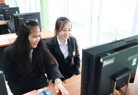 ภาพกิจกรรม ทักษะการสร้างหนังสืออิเล็กทรอนิกส์ E-Book ระดับชั้นประถมศึกษาตอนปลาย