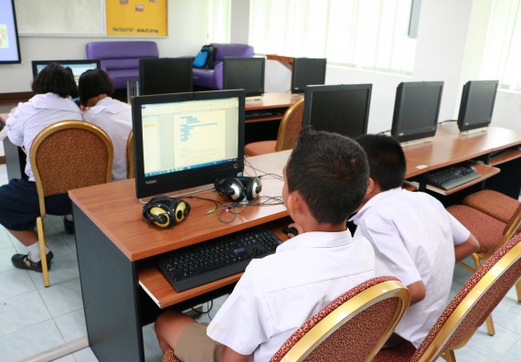 ภาพกิจกรรม ทักษะการสร้างหนังสืออิเล็กทรอนิกส์ E-Book ระดับชั้นประถมศึกษาตอนปลาย