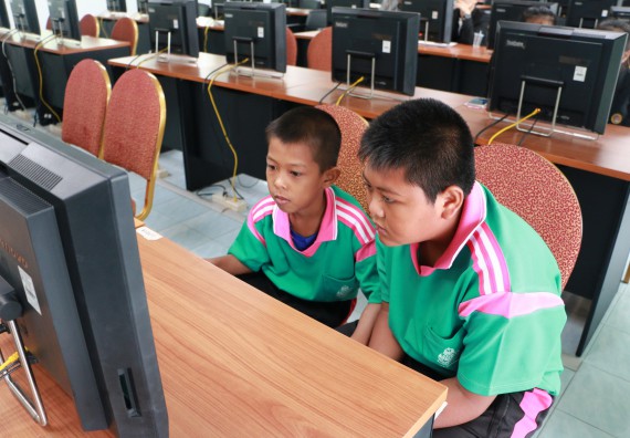 ภาพกิจกรรม ทักษะการสร้างหนังสืออิเล็กทรอนิกส์ E-Book ระดับชั้นประถมศึกษาตอนปลาย