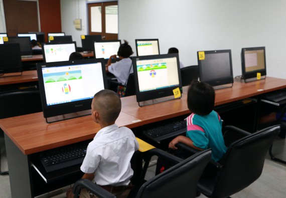 ภาพกิจกรรม วาดภาพด้วยโปรแกรม Paint ระดับประถมศึกษาตอนต้น