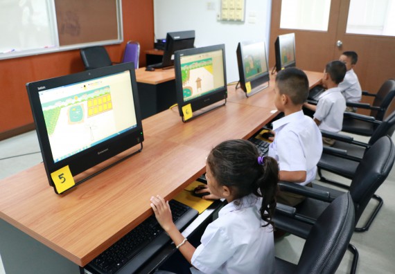 ภาพกิจกรรม วาดภาพด้วยโปรแกรม Paint ระดับประถมศึกษาตอนต้น