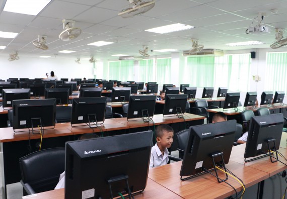 ภาพกิจกรรม วาดภาพด้วยโปรแกรม Paint ระดับประถมศึกษาตอนปลาย