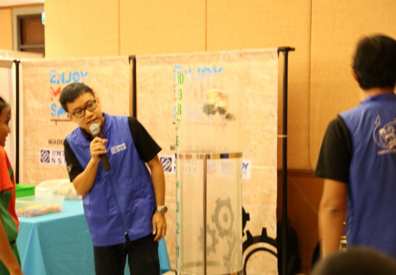 ภาพบรรยากาศการเข้าชมกิจกรรม คาราวานวิทยาศาสตร์ อพวช.