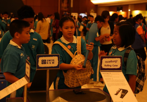 ภาพบรรยากาศการเข้าชมกิจกรรม คาราวานวิทยาศาสตร์ อพวช.