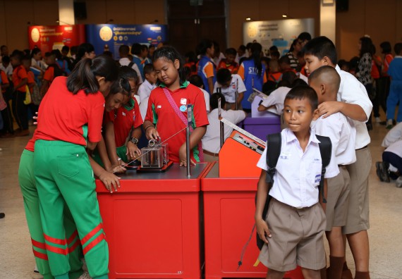 ภาพบรรยากาศการเข้าชมกิจกรรม คาราวานวิทยาศาสตร์ อพวช.