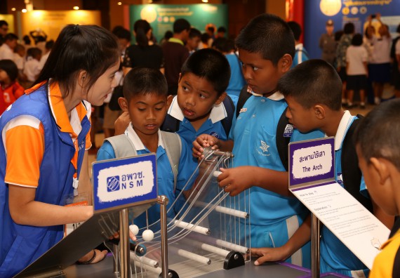 ภาพบรรยากาศการเข้าชมกิจกรรม คาราวานวิทยาศาสตร์ อพวช.