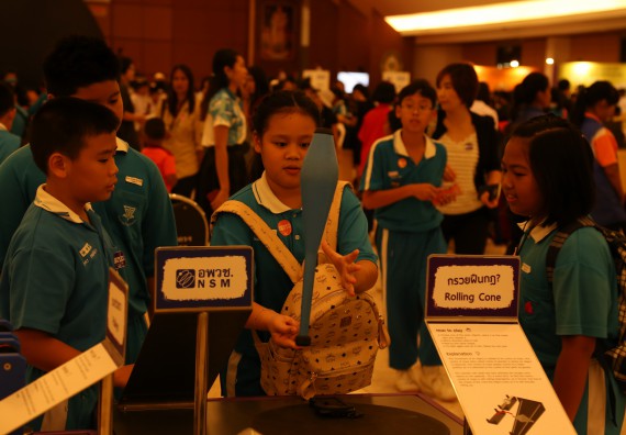 ภาพบรรยากาศการเข้าชมกิจกรรม คาราวานวิทยาศาสตร์ อพวช.