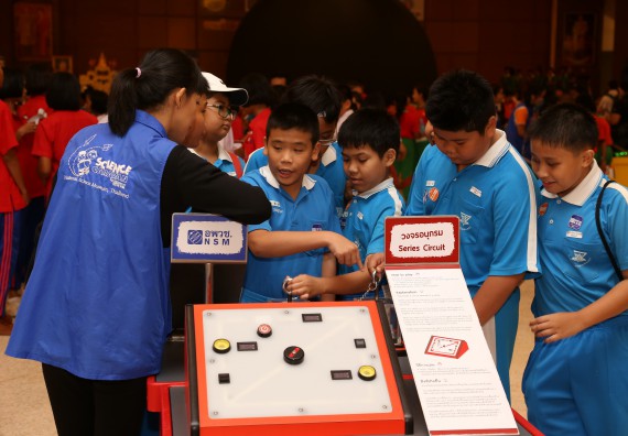 ภาพบรรยากาศการเข้าชมกิจกรรม คาราวานวิทยาศาสตร์ อพวช.