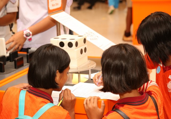 ภาพบรรยากาศการเข้าชมกิจกรรม คาราวานวิทยาศาสตร์ อพวช.