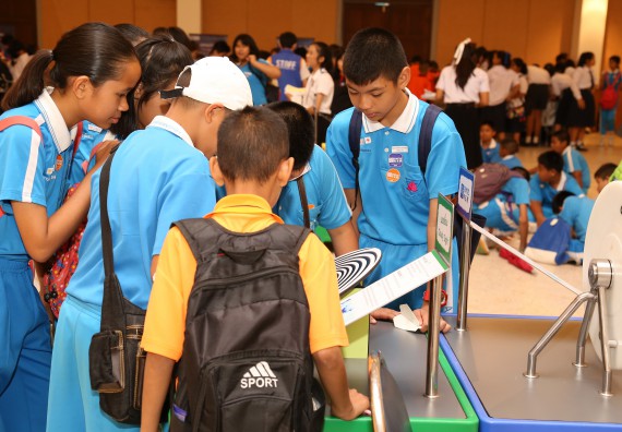 ภาพบรรยากาศการเข้าชมกิจกรรม คาราวานวิทยาศาสตร์ อพวช.