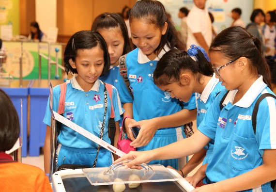 ภาพบรรยากาศการเข้าชมกิจกรรม คาราวานวิทยาศาสตร์ อพวช.