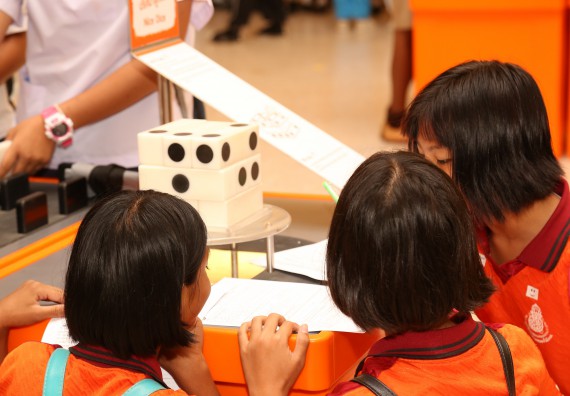 ภาพบรรยากาศการเข้าชมกิจกรรม คาราวานวิทยาศาสตร์ อพวช.