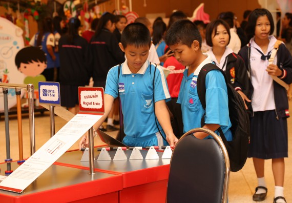 ภาพบรรยากาศการเข้าชมกิจกรรม คาราวานวิทยาศาสตร์ อพวช.