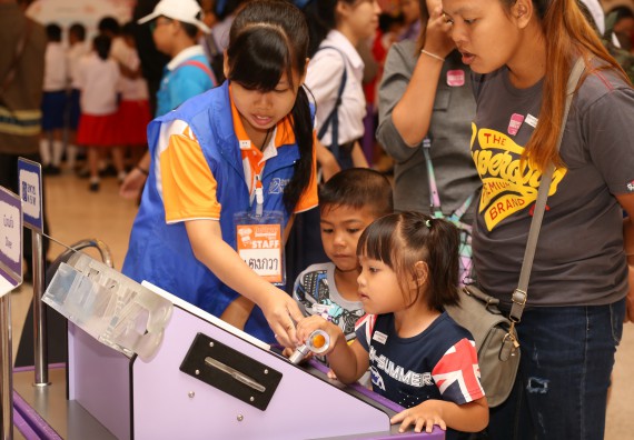 ภาพบรรยากาศการเข้าชมกิจกรรม คาราวานวิทยาศาสตร์ อพวช.