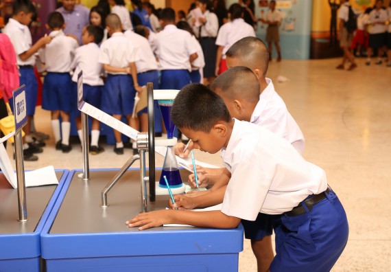 ภาพบรรยากาศการเข้าชมกิจกรรม คาราวานวิทยาศาสตร์ อพวช.