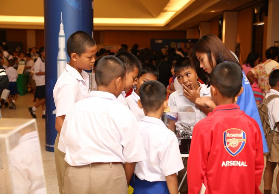 ภาพบรรยากาศการเข้าชมกิจกรรม คาราวานวิทยาศาสตร์ อพวช.