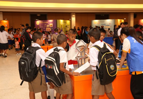 ภาพบรรยากาศการเข้าชมกิจกรรม คาราวานวิทยาศาสตร์ อพวช.