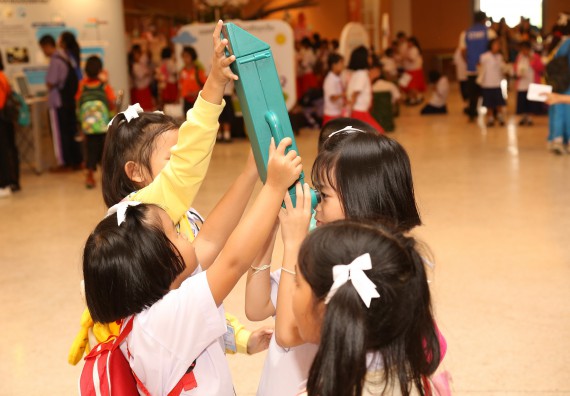 ภาพบรรยากาศการเข้าชมกิจกรรม คาราวานวิทยาศาสตร์ อพวช.