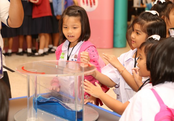 ภาพบรรยากาศการเข้าชมกิจกรรม คาราวานวิทยาศาสตร์ อพวช.