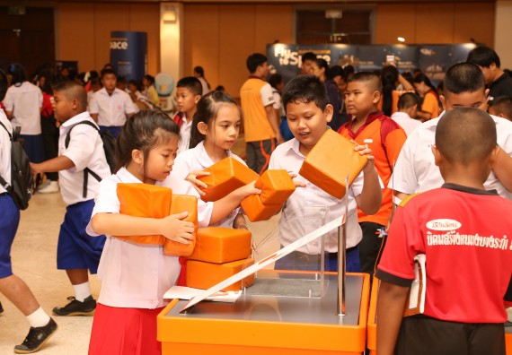 ภาพบรรยากาศการเข้าชมกิจกรรม คาราวานวิทยาศาสตร์ อพวช.