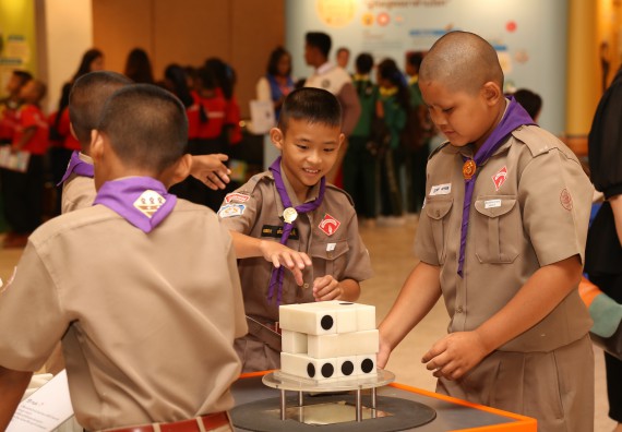 ภาพบรรยากาศการเข้าชมกิจกรรม คาราวานวิทยาศาสตร์ อพวช.