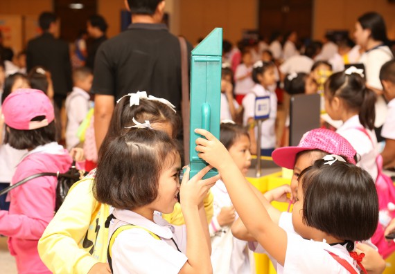 ภาพบรรยากาศการเข้าชมกิจกรรม คาราวานวิทยาศาสตร์ อพวช.