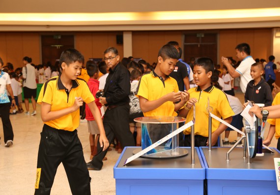 ภาพบรรยากาศการเข้าชมกิจกรรม คาราวานวิทยาศาสตร์ อพวช.