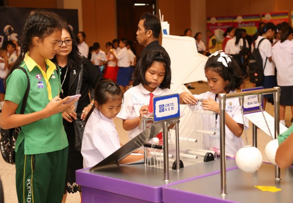 ภาพบรรยากาศการเข้าชมกิจกรรม คาราวานวิทยาศาสตร์ อพวช.