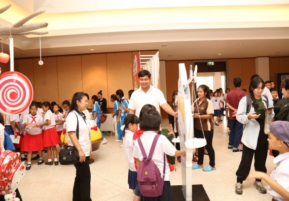 ภาพบรรยากาศการเข้าชมกิจกรรม คาราวานวิทยาศาสตร์ อพวช.