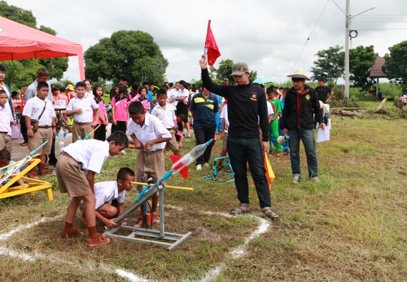 ภาพกิจกรรม  การแข่งขันจรวดขวดน้ำ ระดับประถมศึกษา