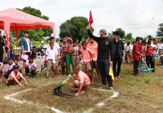 ภาพกิจกรรม  การแข่งขันจรวดขวดน้ำ ระดับประถมศึกษา