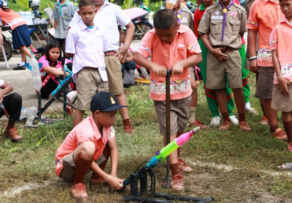 ภาพกิจกรรม  การแข่งขันจรวดขวดน้ำ ระดับประถมศึกษา
