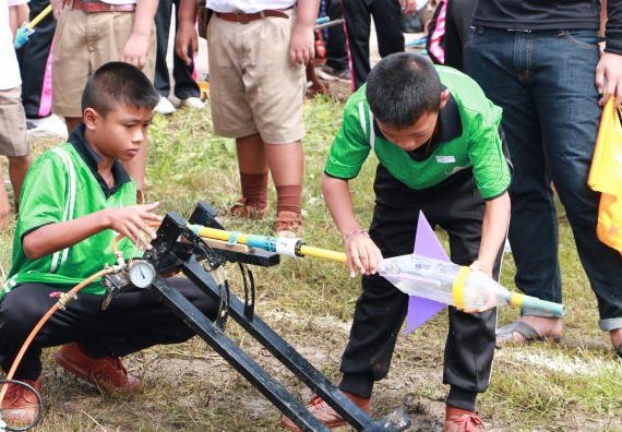 ภาพกิจกรรม  การแข่งขันจรวดขวดน้ำ ระดับประถมศึกษา