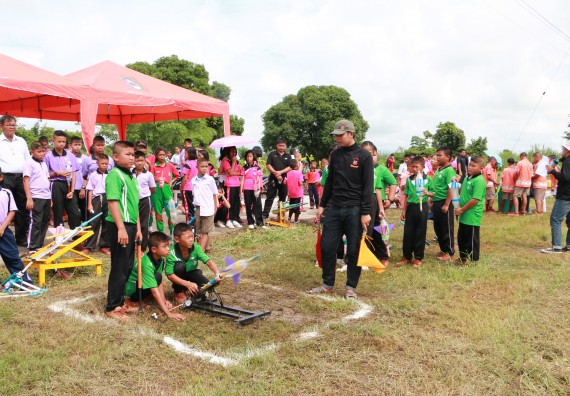 ภาพกิจกรรม  การแข่งขันจรวดขวดน้ำ ระดับประถมศึกษา