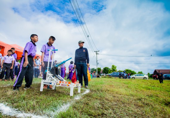 ภาพกิจกรรม  การแข่งขันจรวดขวดน้ำ ระดับประถมศึกษา